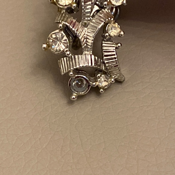 Vintage Coro Silver tone rhinestone screw back earrings - Picture 5 of 6